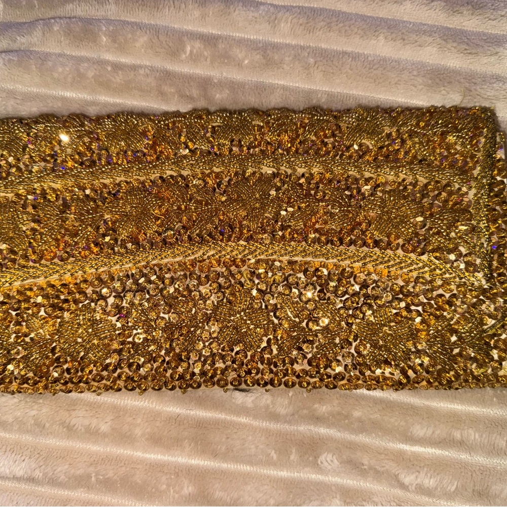 La Regale Elegant Gold Clutch